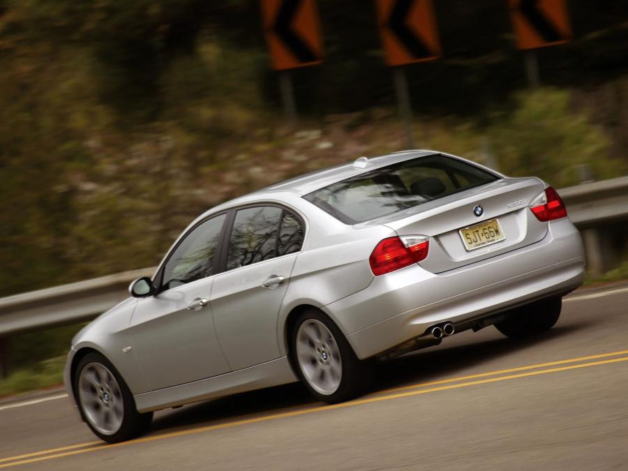  BMW 330i Sedan 2005 года  (US) (фото 5 из 7)